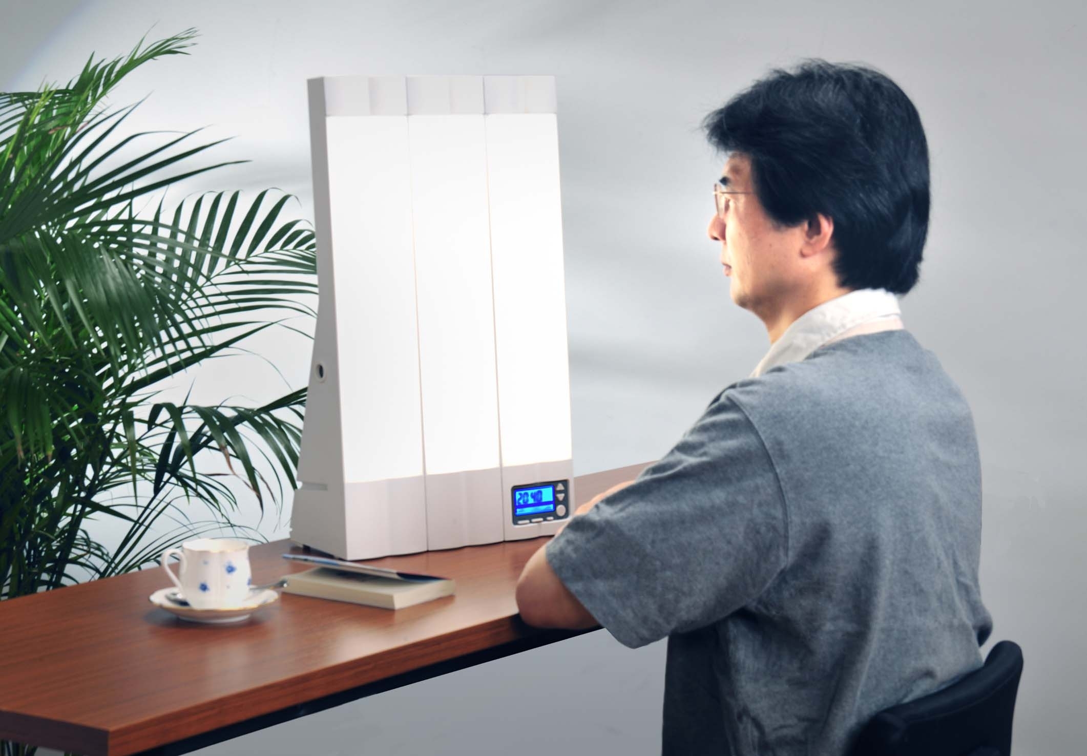冬季うつ病」の季節が到来、「高照度光療法」で早期対応を！ ブライト