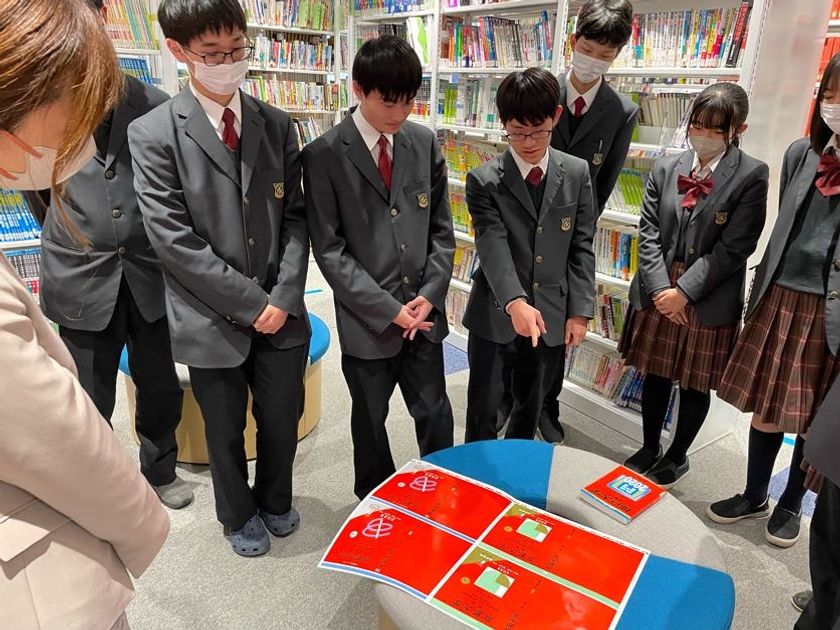 赤本の表紙が変わる！？ 創刊70周年でデザインにこめた想い | 株式会社