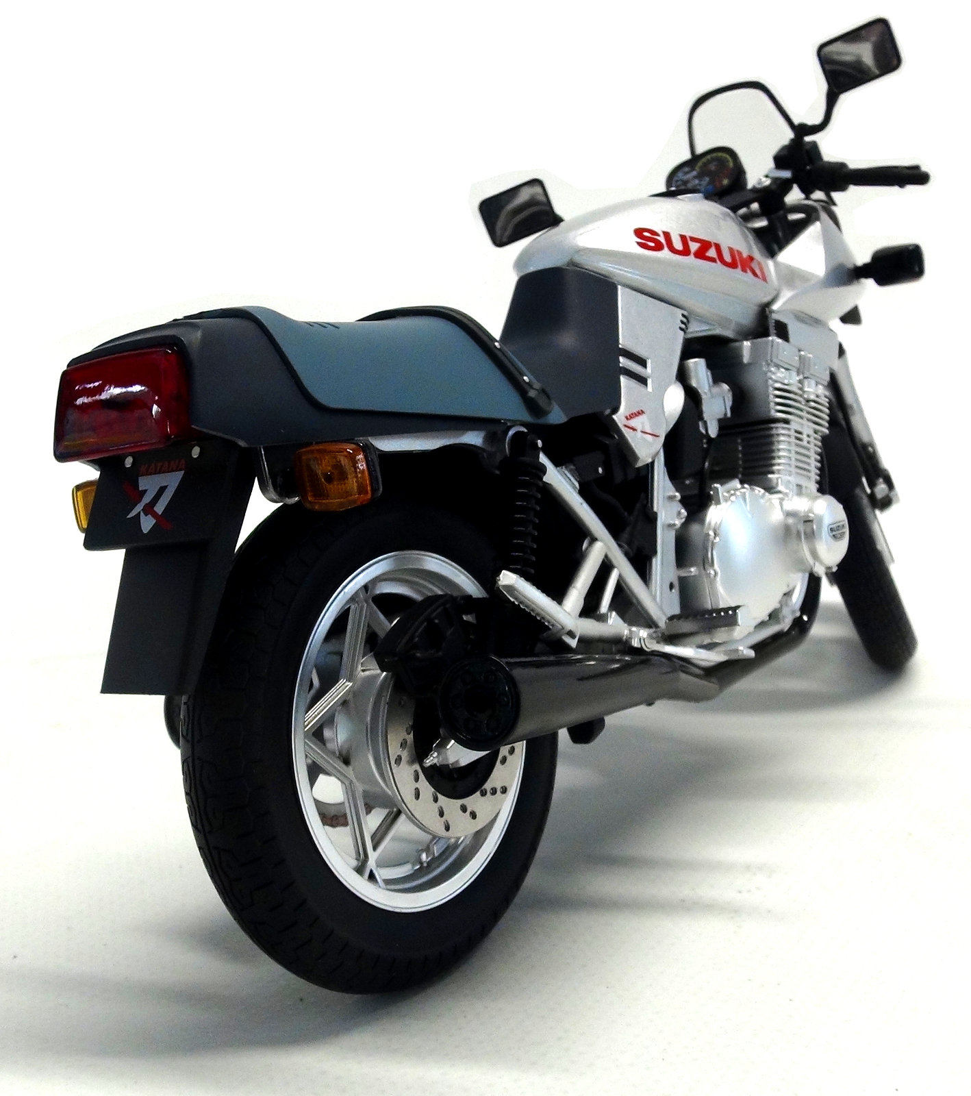 Autohaus Fürst Onlineshop - SUZUKI GSX1100S KATANA DIE-CAST MOTORCYCLE