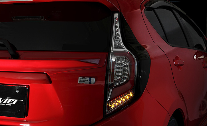 アクアP10系用LEDテール・シーケンシャルウインカータイプ REVIER