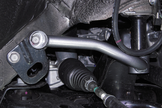 プリウス30系用ロアアームバー・サスペンションメンバーブレース TOM'S