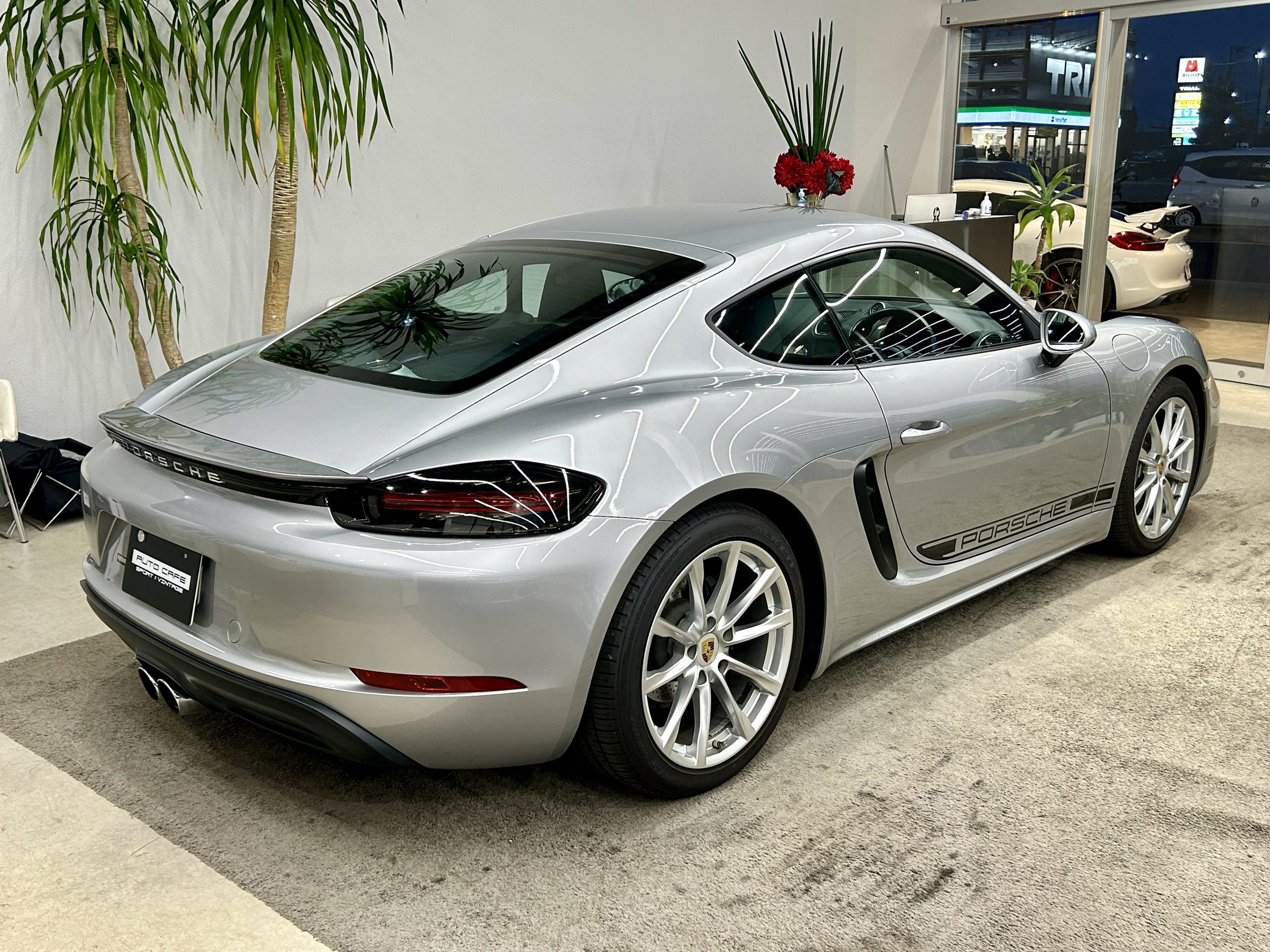 間違いのないポルシェをお探しならポルシェ専門店のオートカフェ