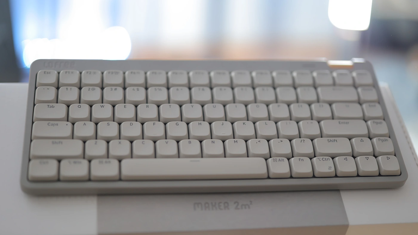 Lofree Flow Lite 84 Low Profile Mechanical Keyboard - Gliding Over