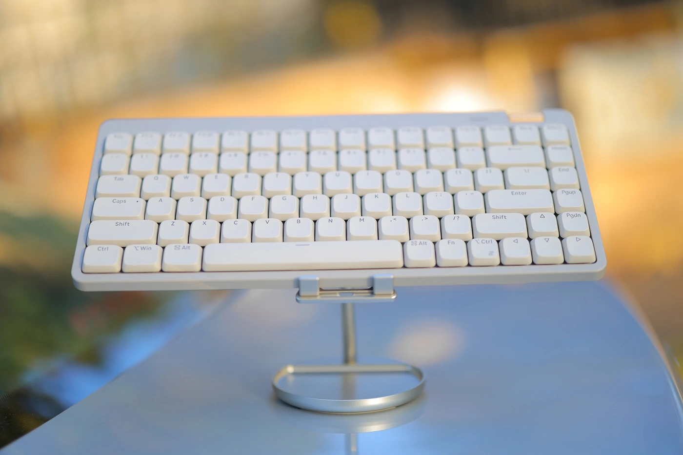 Lofree Flow Lite 84 Low Profile Mechanical Keyboard - Gliding Over
