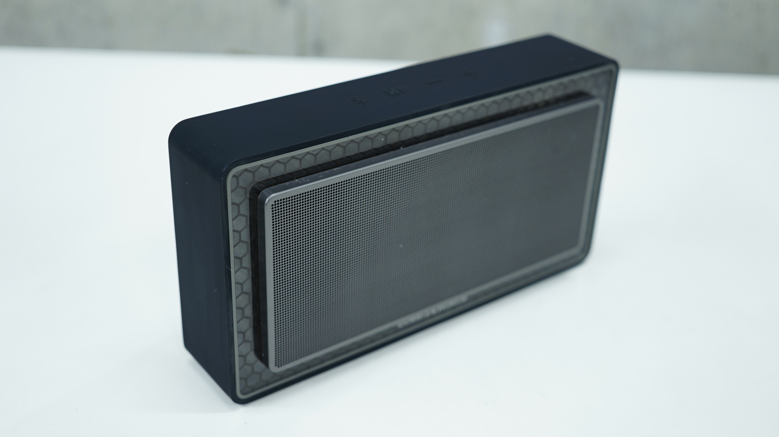 希少&良品Bowers&Wilkins T7 ワイアレスポータブルスピーカー