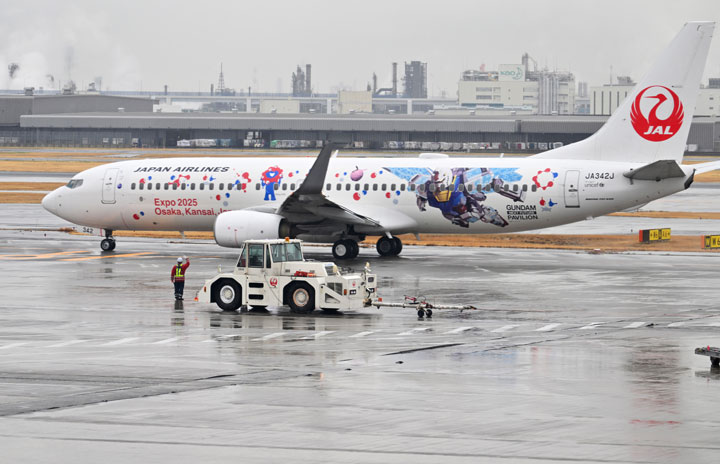 JAL、ガンダムJETが国内線就航 初便は徳島行きJL461便
