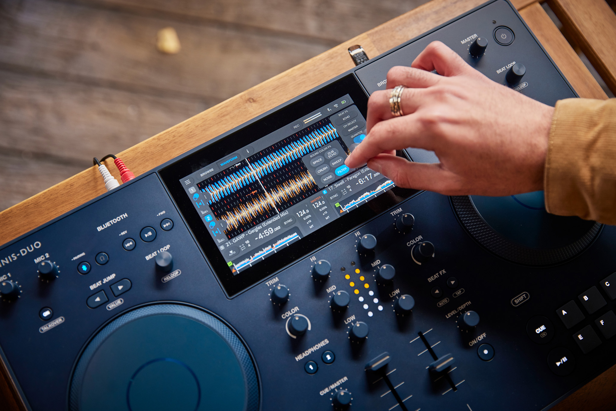 AlphaTheta Omnis-Duo | Battery Powered All in One DJ Controller