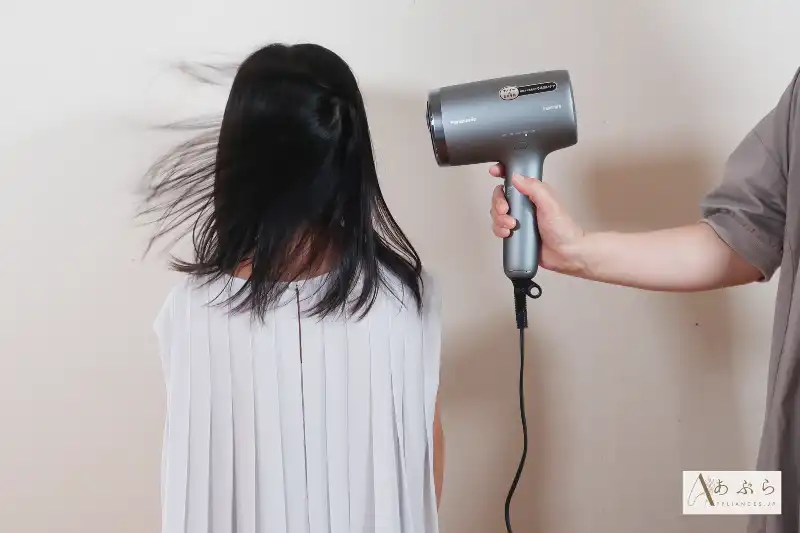 メンズもおすすめ】PANASONIC ナノケア EH-NA9Mをレビュー！濡れた髪が