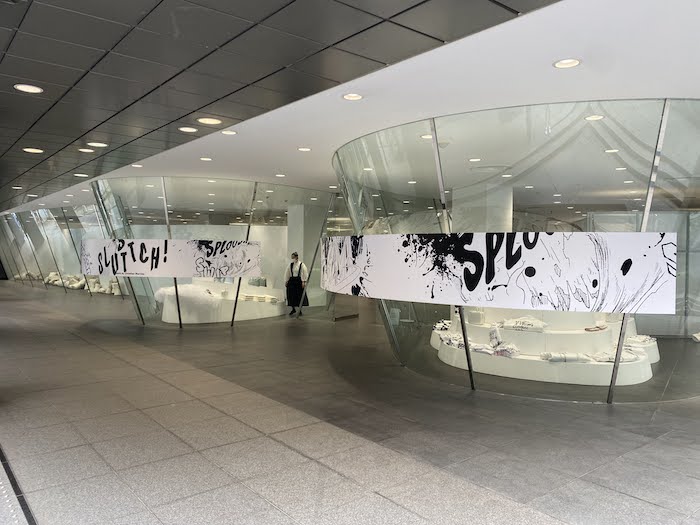 曲面ガラスが美しいフィーチャー・システムズ 往年のデザイン