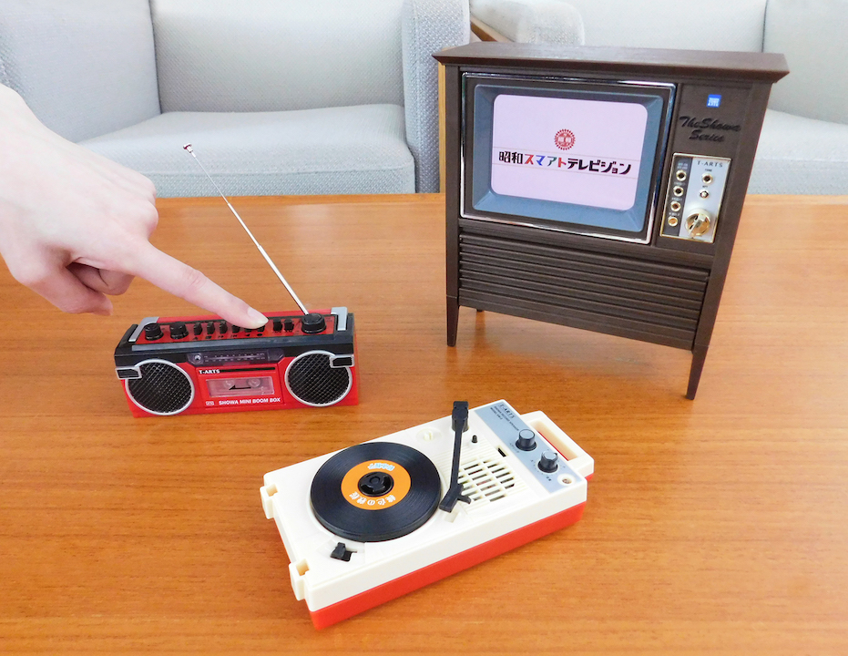 昭和のテレビ＆レコード＆ラジカセをスマホで再現するガジェット「ザ