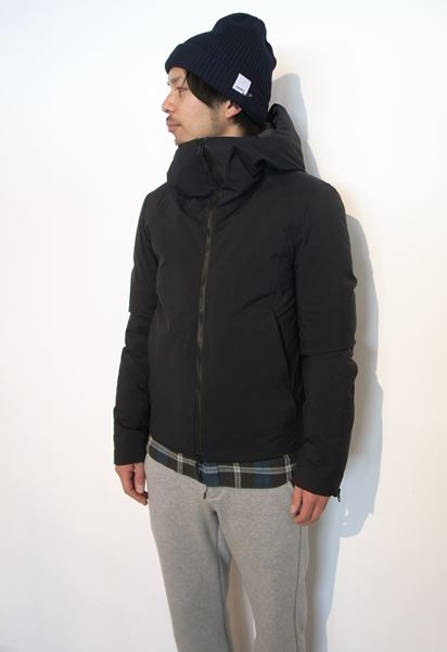 ATTACHMENT 透湿防水3レイヤーナイロンリップ フーデッドダウン