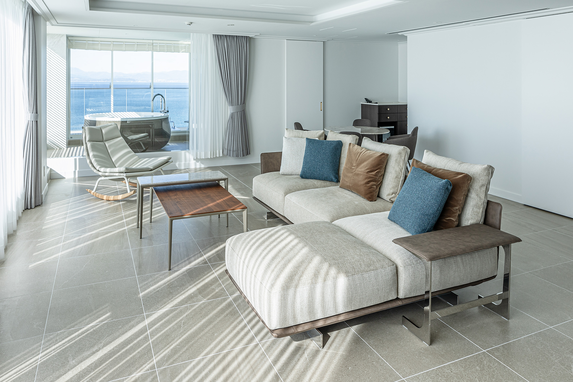 葉山ホテル音羽ノ森はarflex（アルフレックス ジャパン）が手掛けた