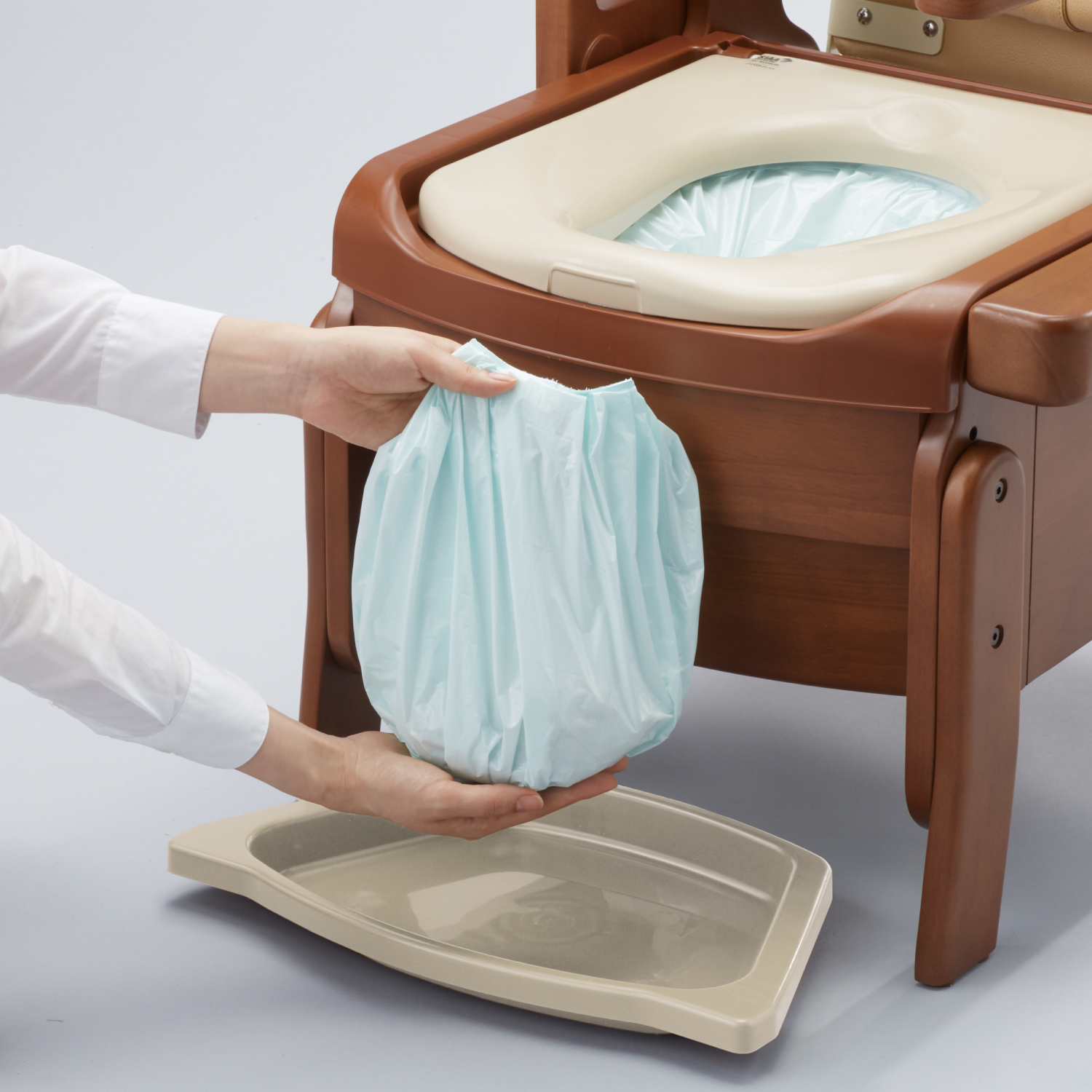 家具調トイレセレクトR自動ラップはねあげ | 【安寿】の介護用品