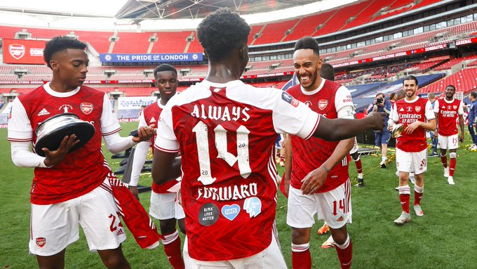 速報】噂のFAカップ優勝記念ユニフォームのほぼ世界一詳細なレポ