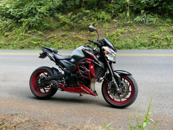 GSX750にMOTOGPのようなサイド出しマフラーでかっこよく！｜AxxL