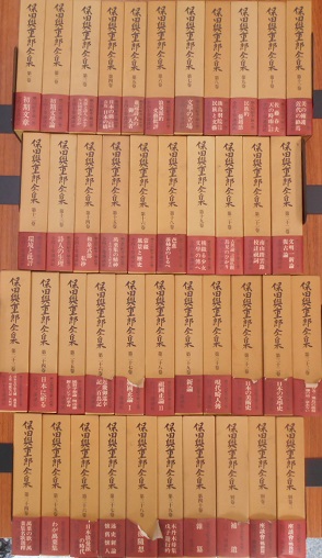 増補新版鈴木大拙全集や決定版中村元選集など1万冊以上の大量の本を