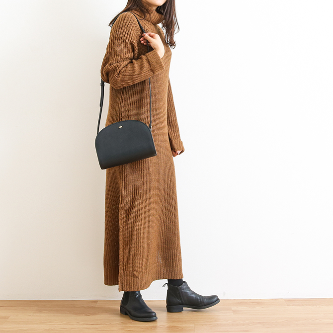 A.P.C. アーペーセー ハーフムーンバッグ エンボスレザー 23202102239