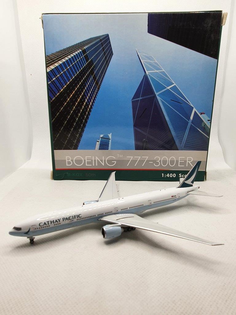 Phoenix 1:400 Cathay Pacific B-KPM Boeing 777-300 - Bedfordshire