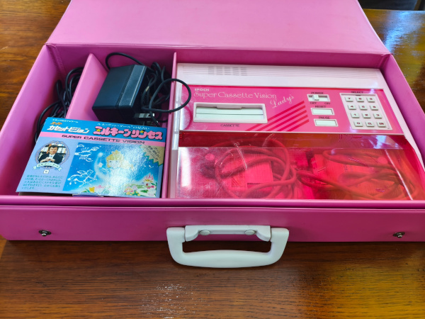 宅配買取】カラバリの始祖!? 『スーパーカセットビジョン』の