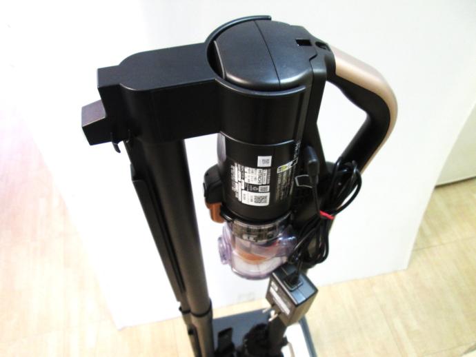 日立 充電式掃除機 ラクかるパワーブーストサイクロン2023年製｜商品