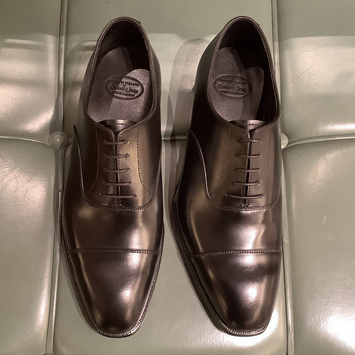 クロケット&ジョーンズを代表する定番ストレートチップのオードリー