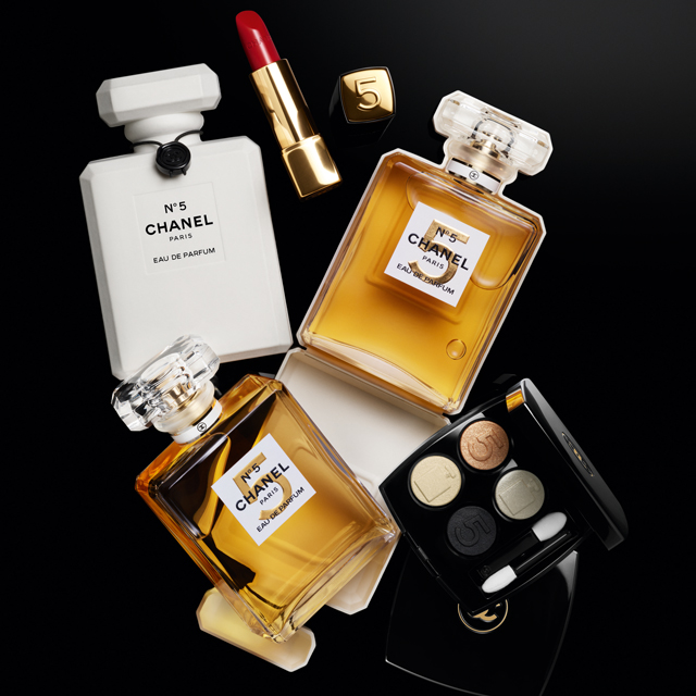 シャネル×クリスマスコフレ2021】豪華なアドベントカレンダーやアイ