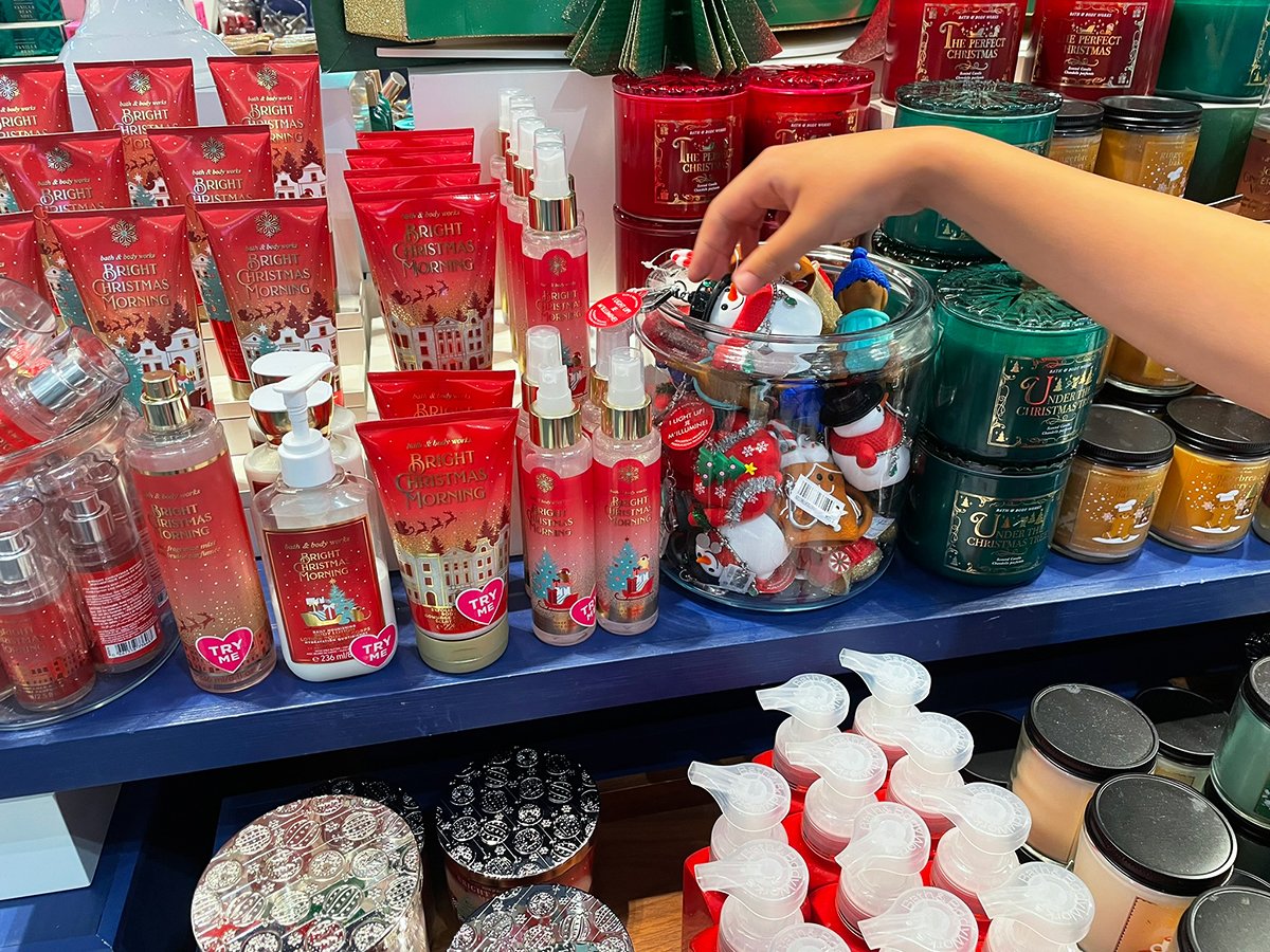 お目当てのブランドは？ クリスマスコスメ百花繚乱♡｜美容ライター