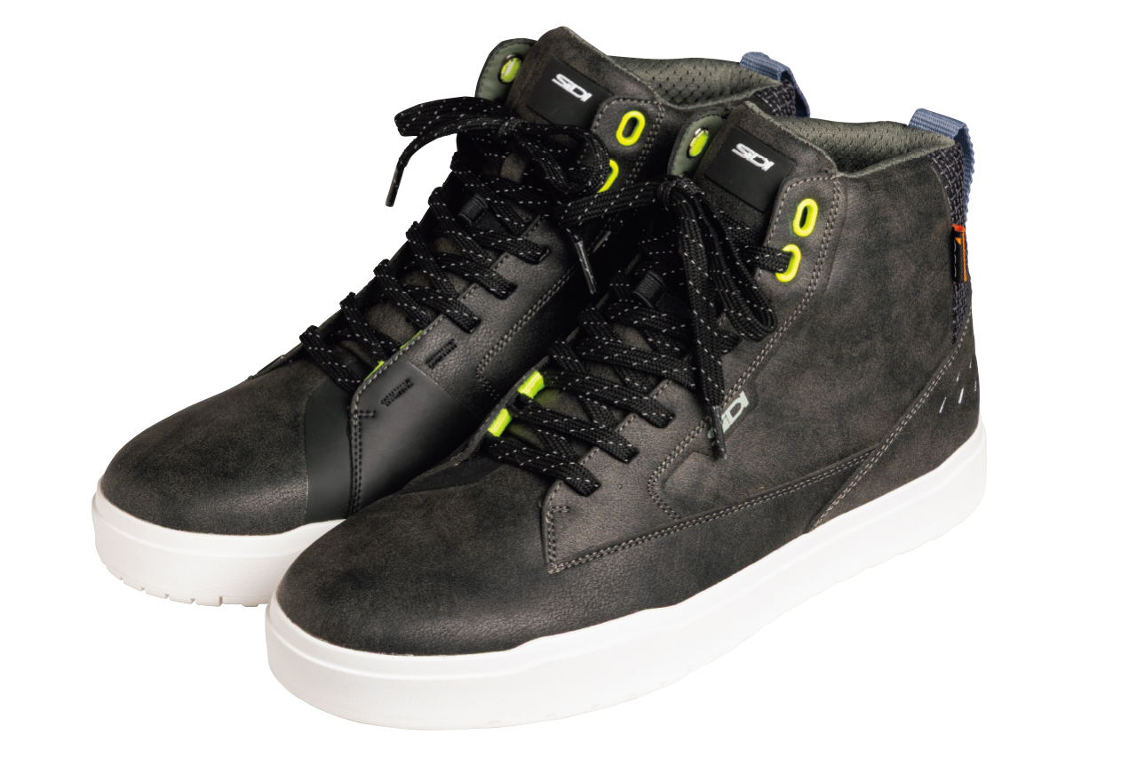 街乗りから歩きまでこれ1足！防水・安全・お洒落なライディング