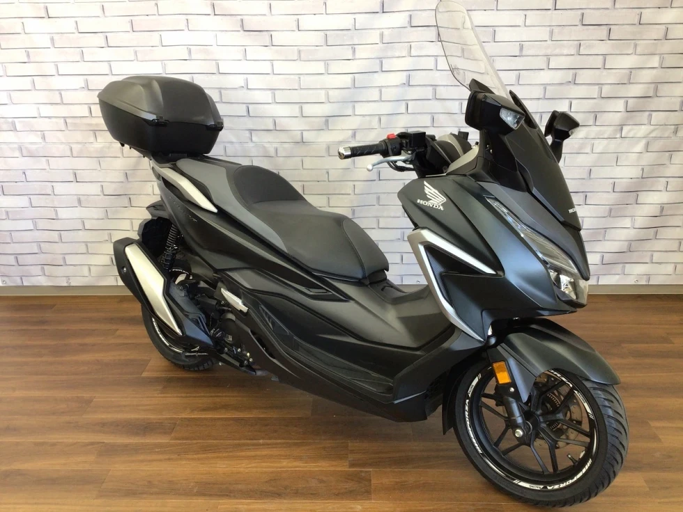 ホンダ FORZAのバイク | 中古・新車バイクの販売・買取【バイク館SOX】