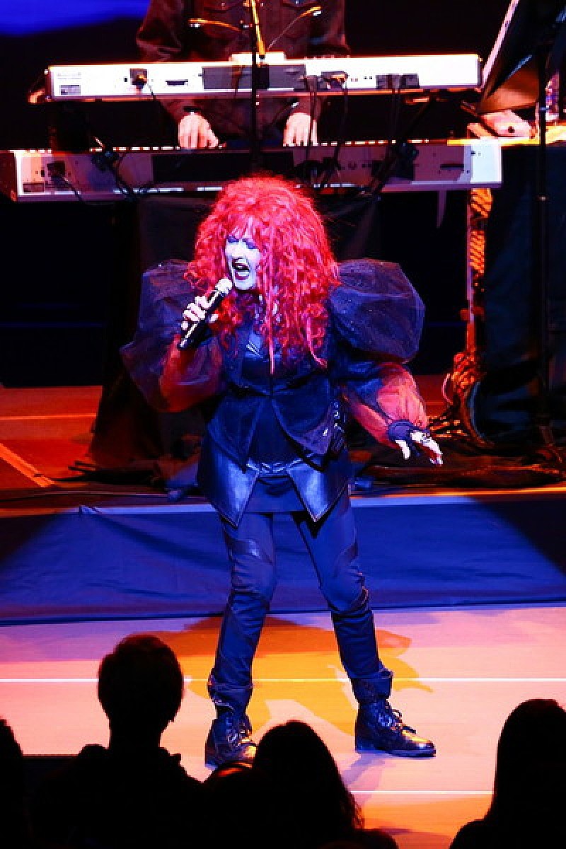 シンディ・ローパー 30周年を祝うジャパンツアーがスタート、臨機応変