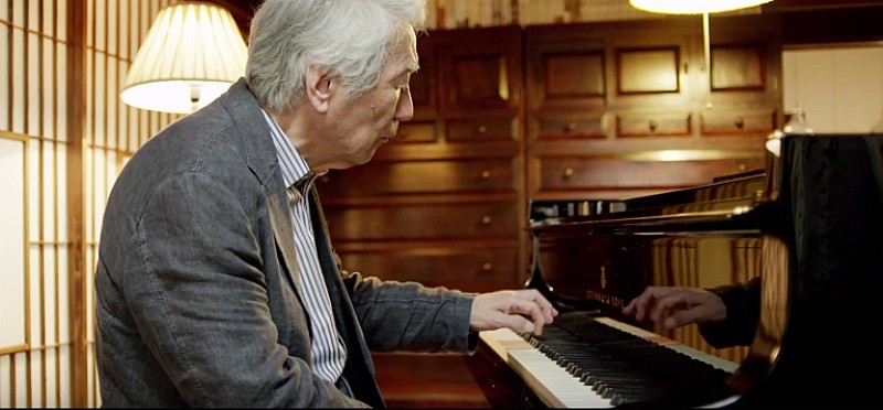 左手のみで演奏するピアニスト舘野泉を支援するプロジェクトがスタート