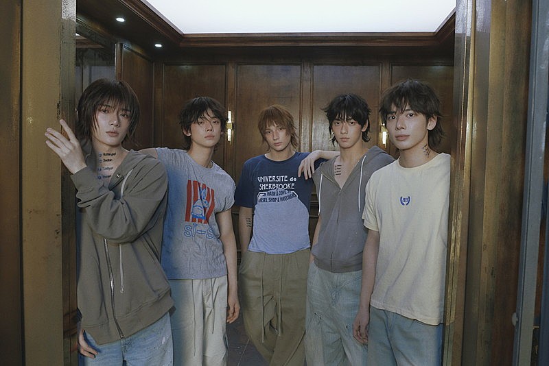 TOMORROW X TOGETHER、コンセプトフォト「Etched」バージョンで