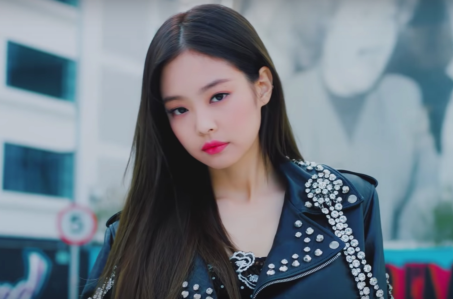 BLACKPINK Jennie's 'Solo' No. 1 on World Digital Song Sales Chart