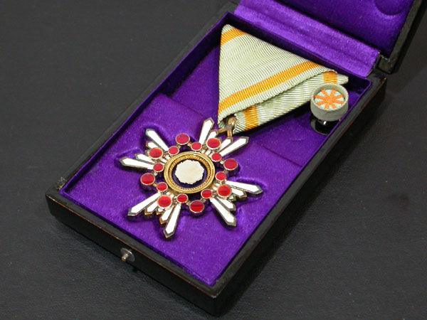 勲章 | 貴金属・ダイヤモンド・ブランド品買取専門店バイセラジャパン