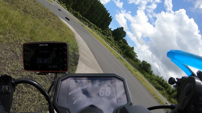 カワサキZX-25R SE（2023） ステアリングダンパー装着＆バグアイ化