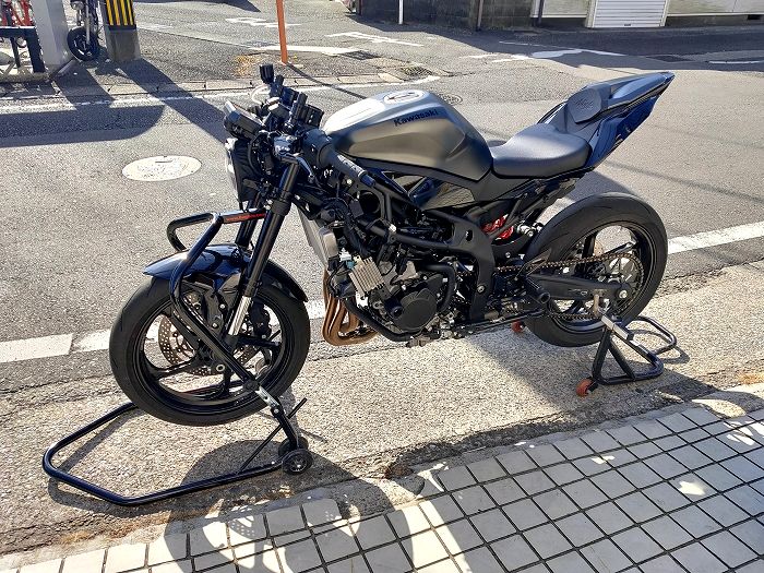 カワサキZX-25R SE（2023） ハンドル位置変更＆ストリート仕様化