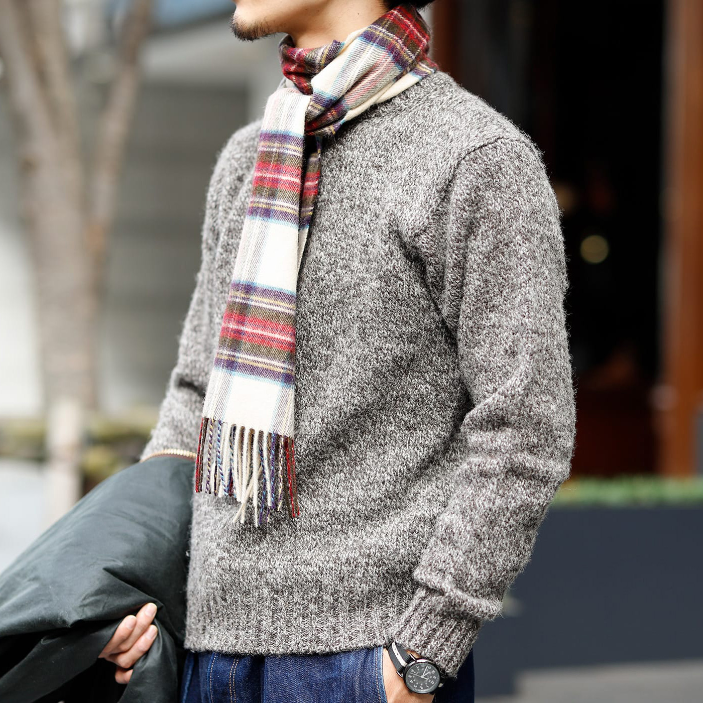 秋冬の心強い味方 スコットランド生まれの暖かなニット ｜ マカ