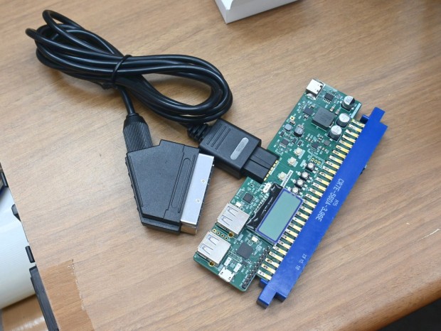 JAMMAコネクタのアーケード基板が気軽に遊べる簡易アダプタ「EASY