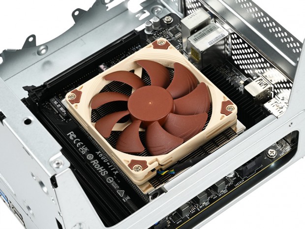 最新Ryzenと2スロのグラフィックスが詰め込める、ASRockの高拡張