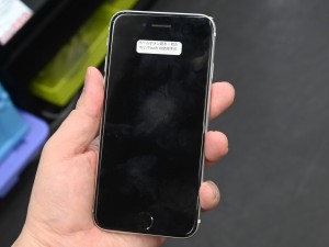 お買い得中古品情報) 症状様々な「iPhone SE (第2世代)」のジャンク品