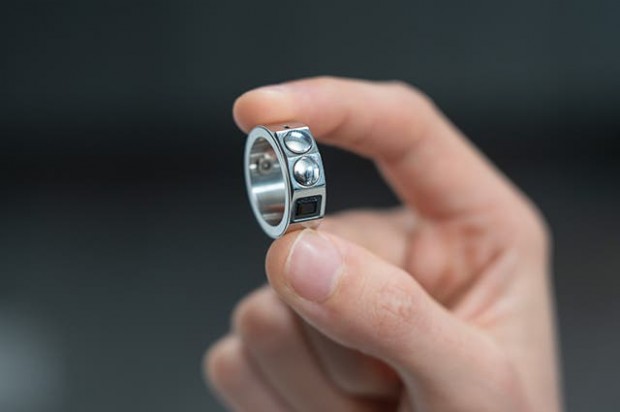 次に来るモノ) いつでもどこでも使える、指輪形の“身につけるマウス