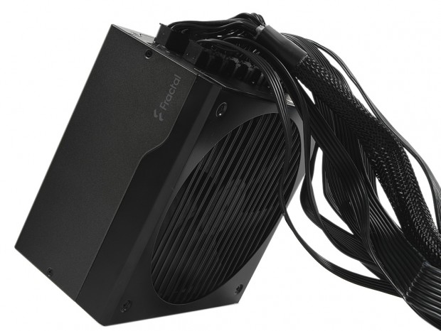 Fractal Design「Ion+ 2 Platinum」検証：異次元の柔軟ケーブルを備え