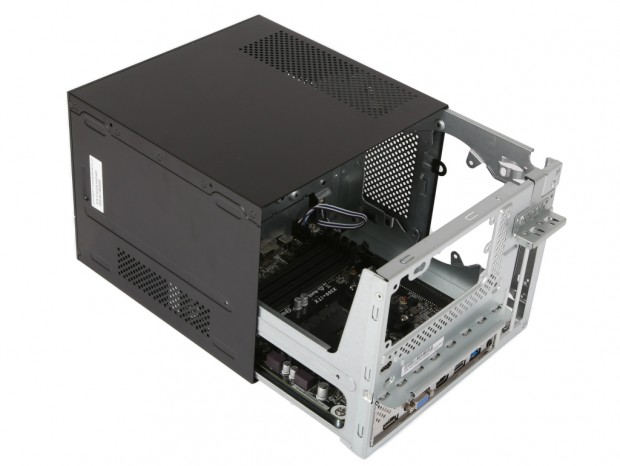 高性能ゲーミングPCを構築できるVGA対応小型ベアボーン、ASRock