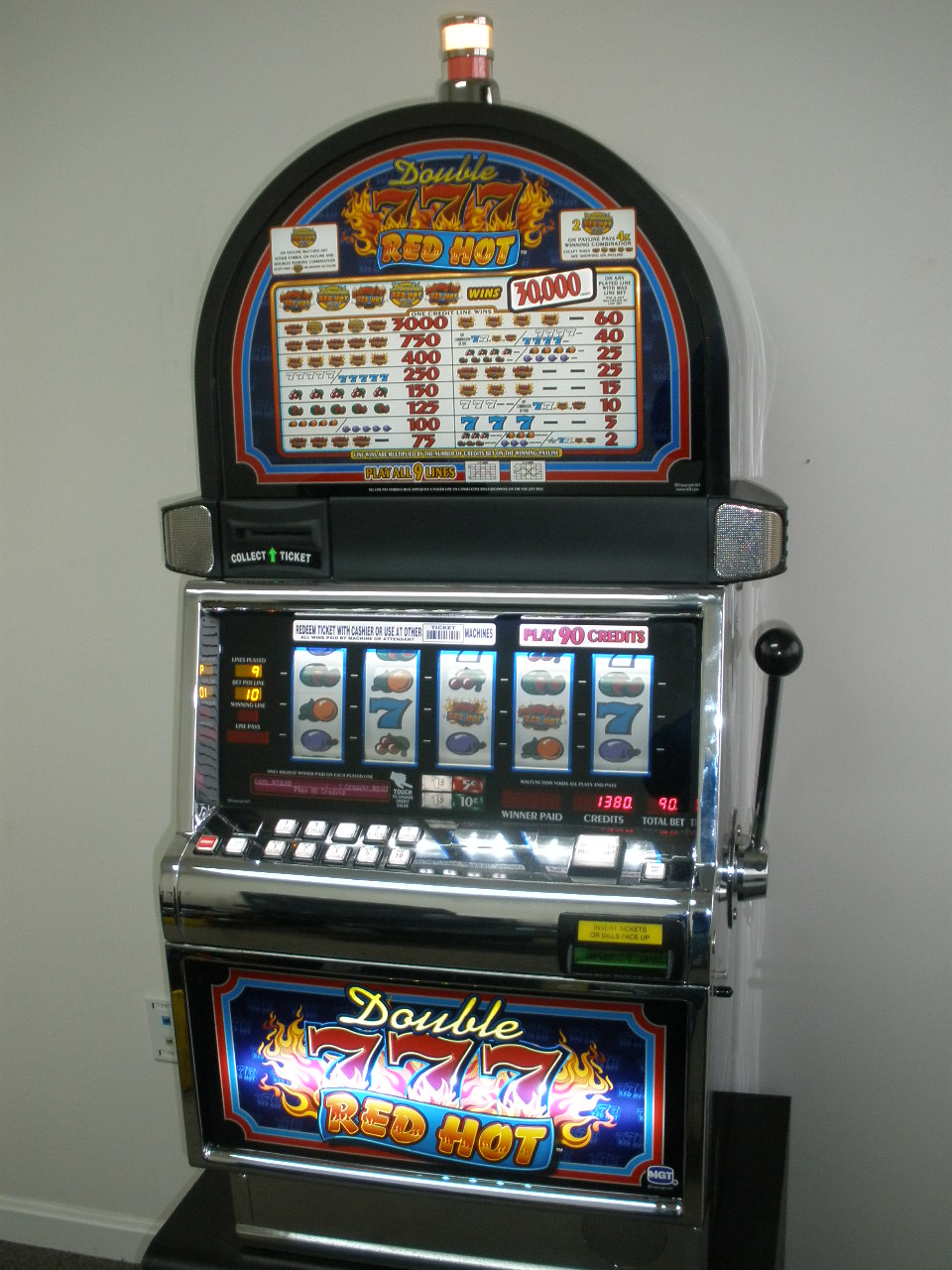 IGT DOUBLE RED HOT 777s FIVE REEL S2000 SLOT MACHINE For Sale
