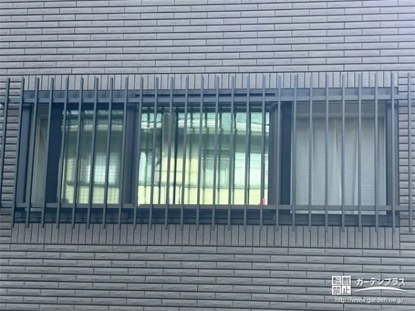 お庭を門扉とフェンスで囲ってクローズ化しドッグランにした工事 (No