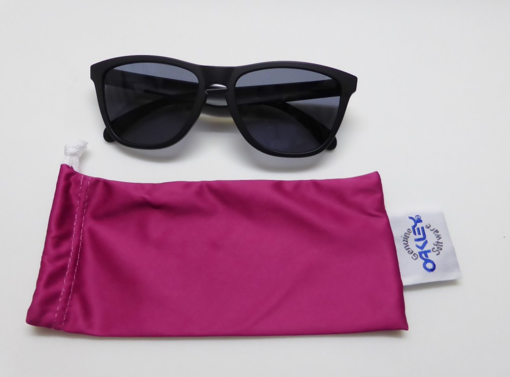 オークリーサングラスにハードケースがついていないのですが… – 名古屋