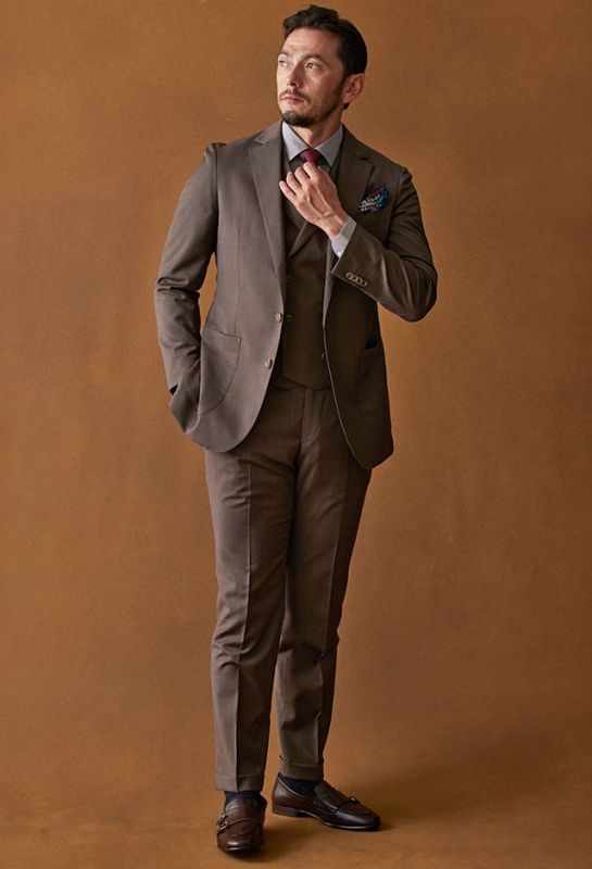 ブラウンスーツ・無地のコーディネート（織技×Global Style Super