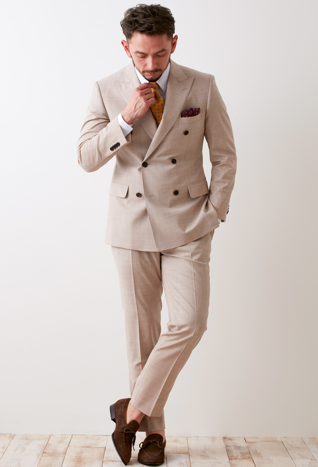 ベージュスーツ・無地のコーディネート（TRABALDO TOGNA）｜10679U-1