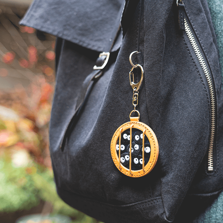 ジブリ美術館オリジナル キーホルダー 「クロスケ潜水窓」｜三鷹の森