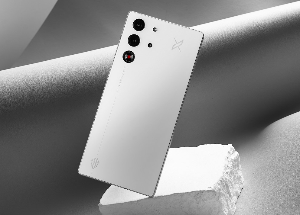 Red Magic 10 Pro Introduces Elegant New 'Lightspeed' Color Option